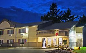 Super 8 By Wyndham Pella